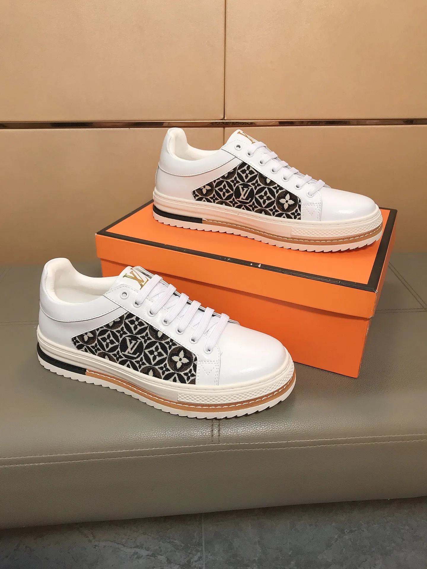 Ex-factory price 400 🆕🆕🔆🔆Hot-selling [Louis Vuitton] LV🔝new Korean style casual men's shoes, high-end brand, the upper is made of Italian cowhide stitching printed fabrics and sheepskin feet🔥, making walking more convenient and comfortable! Amazing work [color]! Create a fashionable personality to set off your uniqueness! A must-have for trendy men! Classic🔥Size: 38-44